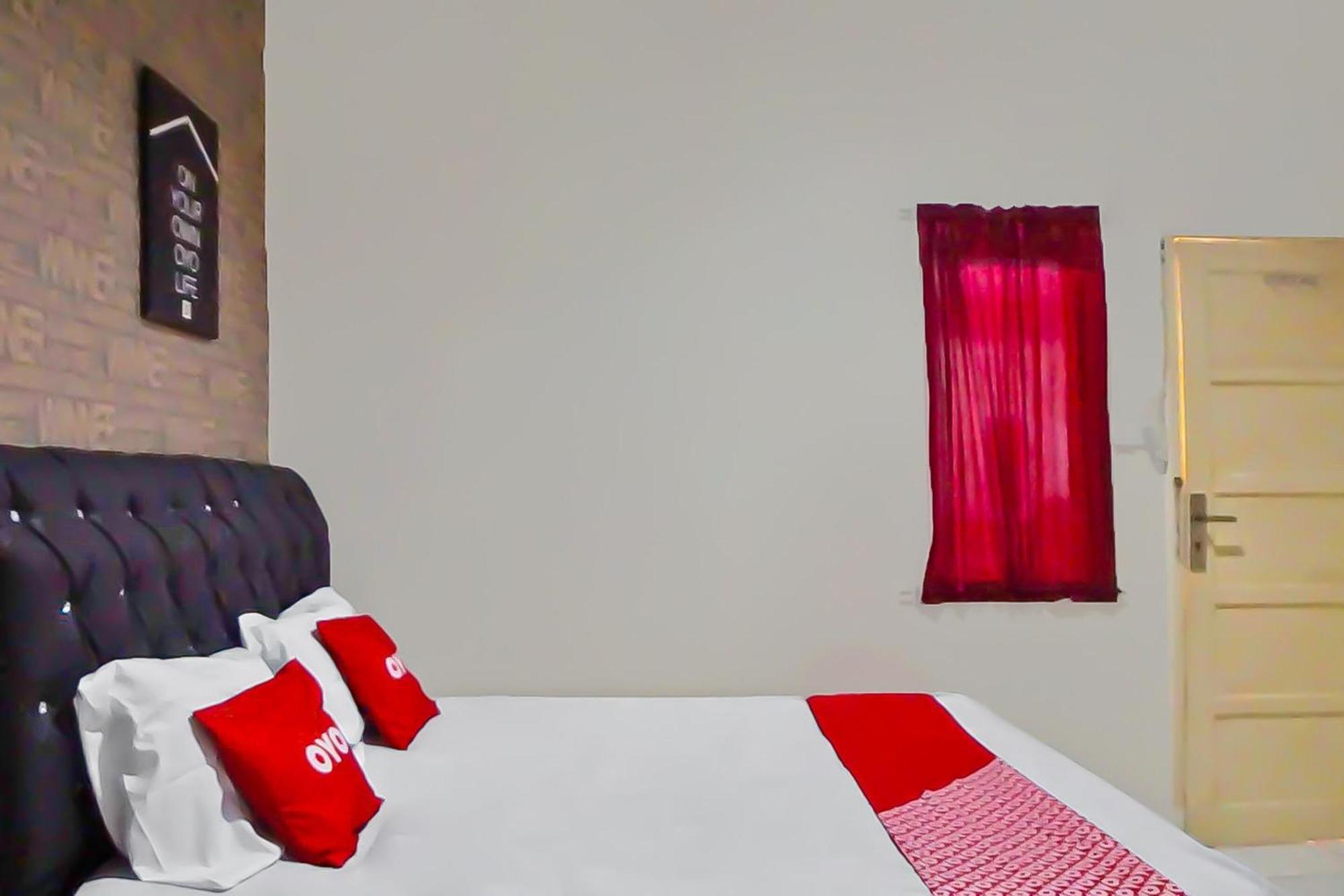 Oyo 92342 Hotel Batik Traveller ميدان المظهر الخارجي الصورة